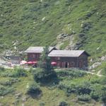 auf der gegenüberliegenden Seite die Cabane Petit Mountet