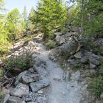 steil führt nun der Bergweg hinauf Richtung Le Chiesso