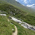 bei Les Leisses 2538 m.ü.M, erreichen wir den ersten von drei Bächen, die wir überqueren müssen