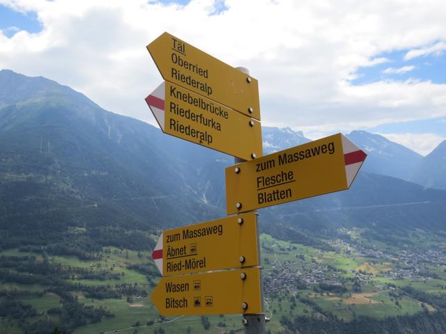 kurz vor Fure eine Weggabelung. Hier biegen wir links ab und wandern weiter Richtung Täl-Oberried
