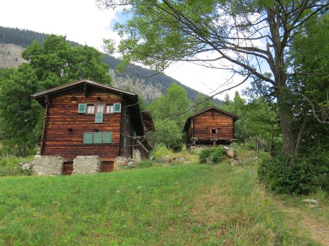 vorbei an schöne Bauernhäuser...