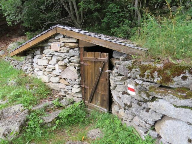 vorbei an einem alten Soodbrunnen