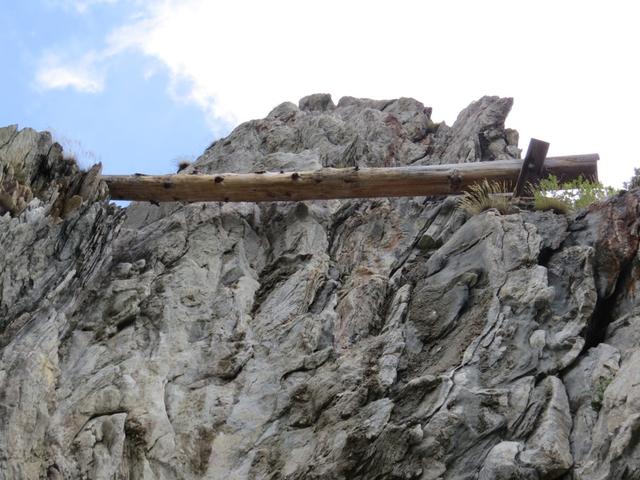 das Wasser wurde früher in gefährlichen Leitungen unter dem Riederhorn herum auf die Felder gebracht