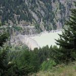 Tiefblick auf den Gibidum Stausee. Unser nächstes Ziel