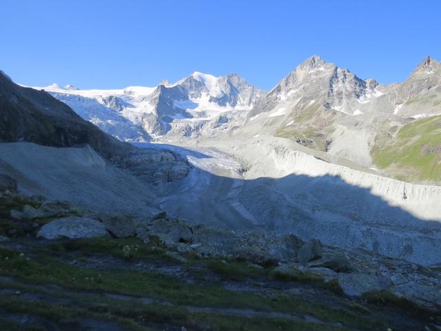 die Aussicht wird immer grandioser Punkt 2477 m.ü.M.