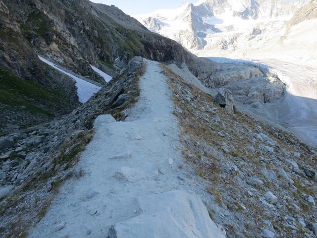 wir haben den Moränenhügel des Moiry Gletscher erreicht