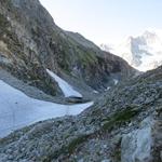 ...dann quert der Weg bergseitig ein kleines Tälchen