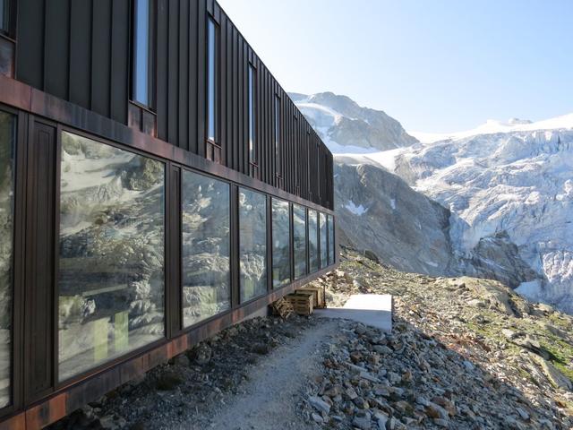 die Cabane de Moiry mit ihrem wunderschönen, neuen Anbau