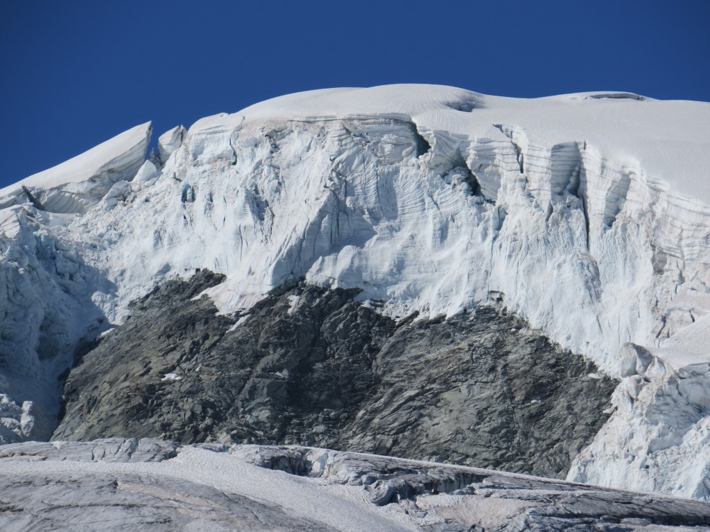 Blick auf die gewaltigen wilden Gletscherabbrüche