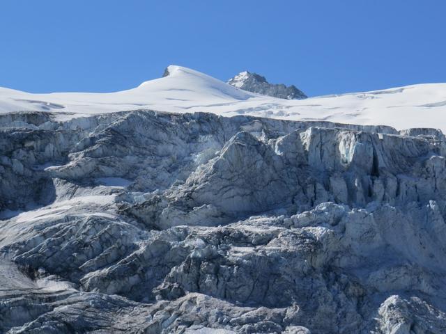 Blick auf den gewaltigen Eisbruch des Moiry-Gletschers