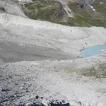 Blick von der Moräne auf die Gletscherzunge und Gletschersee