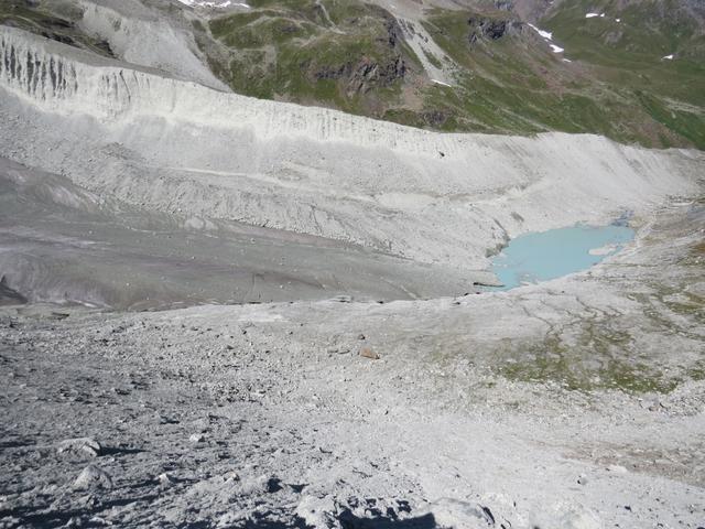 Blick von der Moräne auf die Gletscherzunge und Gletschersee