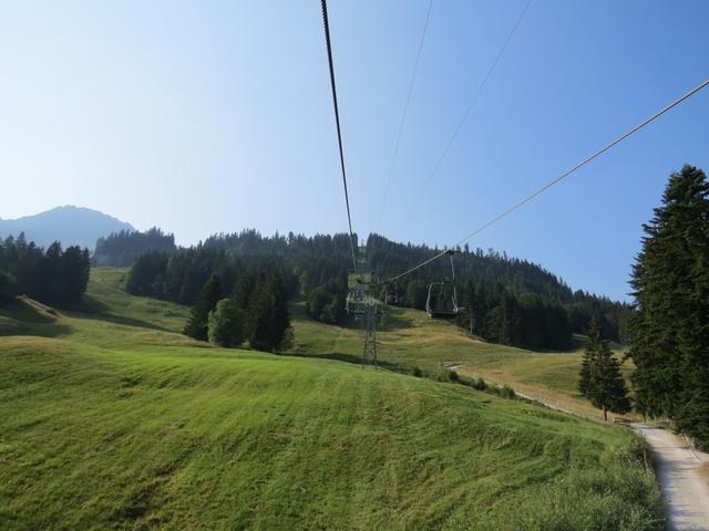 mit der Sesselbahn schweben wir bequem von Schwarzsee in die Höhe zur Riggisalp