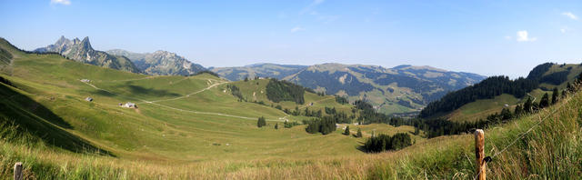 schönes Breitbildfoto mit Blick auf die Riggisalp