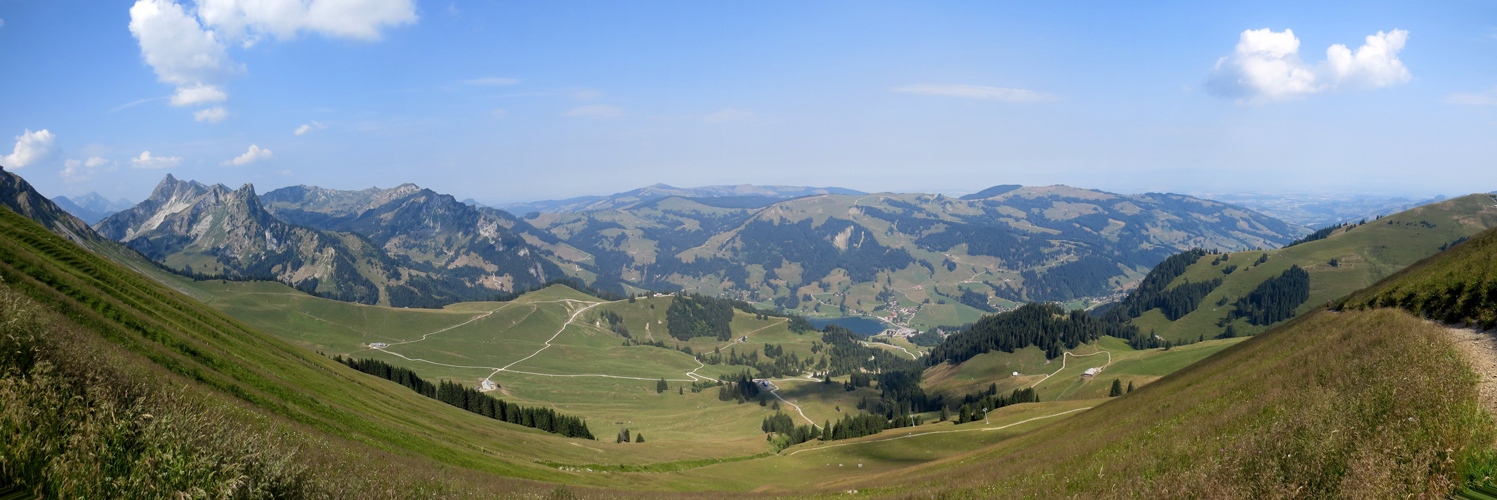 sehr schönes Breitbildfoto mit Blick zum Schwarzsee