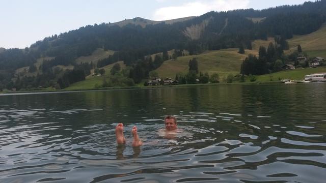 wir beenden diesen schönen Wandertag mit einem kühlen Bad im Schwarzsee