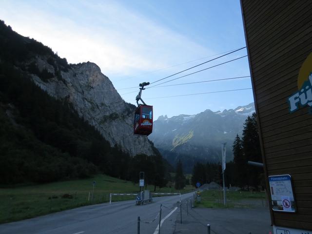 Engelberg liegt schon hinter uns und wir fahren an der Talstation der Fürenalp-Seilbahn vorbei