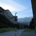 Engelberg liegt schon hinter uns und wir fahren an der Talstation der Fürenalp-Seilbahn vorbei