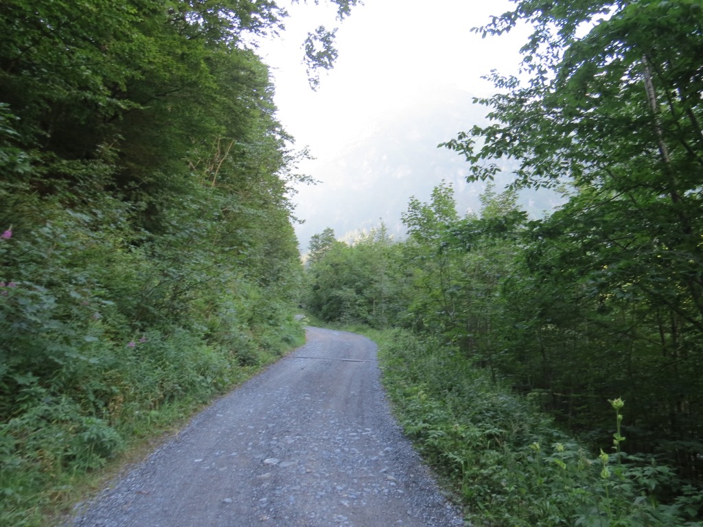 beim grossen Parkplatz bei Herrenrüti 1165 m.ü.M. parkieren wir das Auto