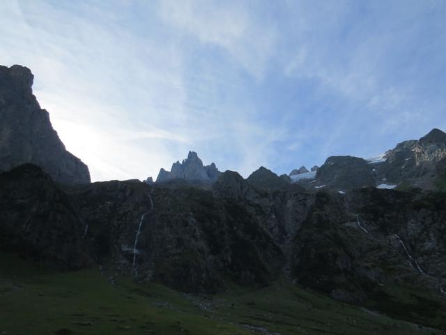 Blick hinauf zur Schlossberglücke und Gross Spannort