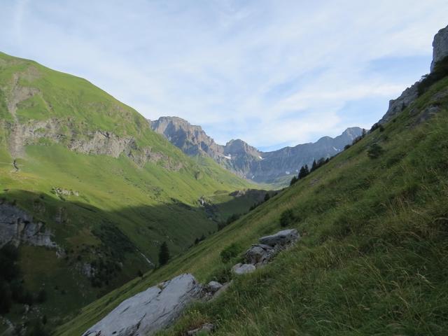 Blick Richtung Surenenpass. Dort oben waren wir auch schon