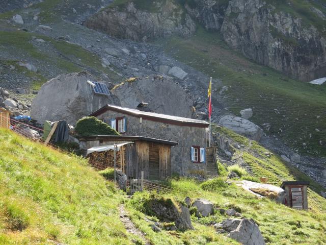 vor uns taucht die Spannorthütte auf