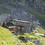 vor uns taucht die Spannorthütte auf