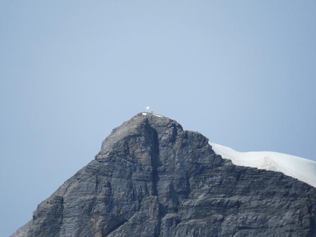 Blick hinauf zum Titlis mit seiner Sendeanlage