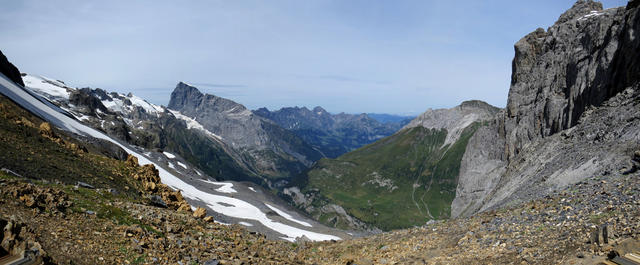 Blick ins Surenental, Engelberg und Titlis