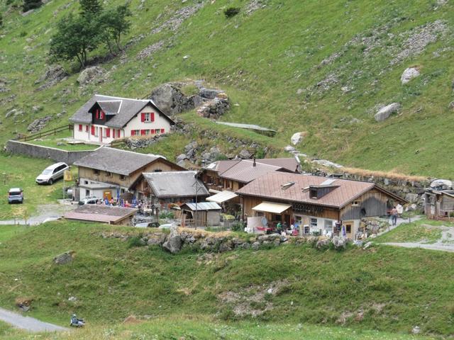 bei der Alp Stäfeli haben wir eine Kaffeepause eingelegt und Käse eingekauft