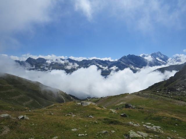 schönes Breitbildfoto mit Blick in das Val d'Anniviers. Bei Breitbildfotos danach immer auf Vollgrösse klicken