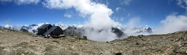 super schönes Breitbildfoto mit Blick auf die Cabane des Becs de Bosson