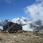 die Cabane liegt direkt unterhalb des Becs de Bosson und besitzt eine wunderschöne Aussicht