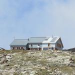 ein letzter Blick zurück zur schön gelegenen Cabane des Becs de Bosson