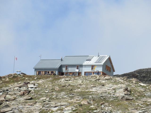 ein letzter Blick zurück zur schön gelegenen Cabane des Becs de Bosson