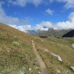 mit einer sehr schönen Aussicht wandern wir weiter Richtung Lona