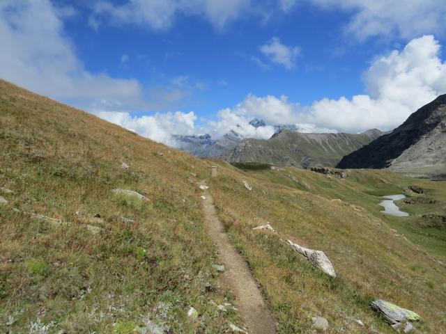 mit einer sehr schönen Aussicht wandern wir weiter Richtung Lona