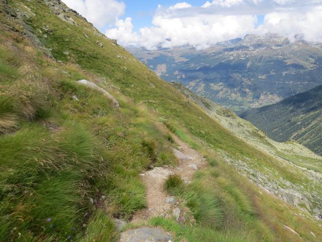 der Bergweg ist nicht sonderlich ausgesetzt, man muss trotzdem auf den Weg achten