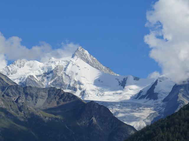 vom Zimmer aus, können wir direkt zum Glacier de Zinal mit Obergabelhorn schauen