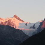 die untergehende Sonne taucht den Obergabelhorn in ein schönes rot ein