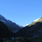 Blick in das Talende des Val d'Anniviers. Links der Besso, rechts Pointe de Zinal, Dent Blanche und Grand Cornier