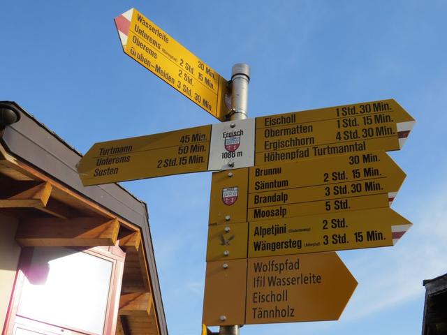 Wegweiser in Ergisch 1086 m.ü.M.