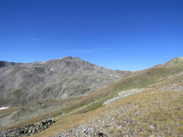 vor uns taucht das Augstbordhorn auf. Unser erstes Ziel