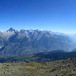 ...von wo man eine schöne Panoramasicht aufs Rhonetal und das Bietschhorn erhält