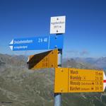 Wegweiser bei der Weggabelung, kurz vor dem Augstbordhorn 2971 m.ü.M.