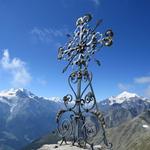 beim wunderschön geschiedeten Gipfelkreuz inklusive Gipfelbuch auf dem Augstbordhorn 2973 m.ü.M.