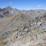 der Bezeichnung "Dreizentenhorn" folgend, steigen wir anfangs gen Westen zu Punkt 2910 m.ü.M. ab