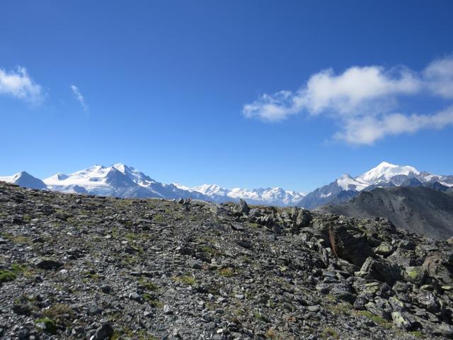 wir durchlaufen Punkt 2910 m.ü.M. und geniessen die traumhafte Aussicht