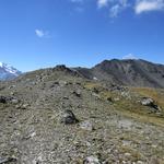 nach diesem kleinen Abstieg geht es auf fast gleichbleibender Höhe zu Punkt 2832 m.ü.M.