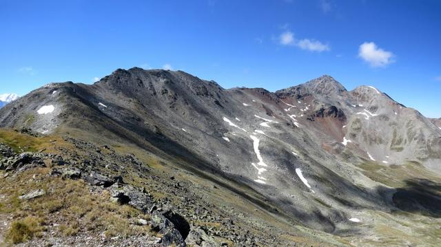 schönes Breitbildfoto vom Augstbordgrat und rechts davon der Dreizehntenhorn